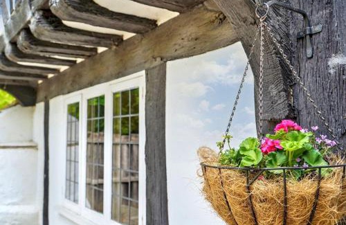 Maidstone House | Perfect Booking The Buttery 500 Year Old Cottage