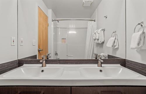 Canmore Apartment | Perfect Canmore Getaway for 4 plus Exclusive Savings