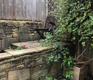 Upper Town Apartment | Perfect Central Bath Hideaway with Free Parking