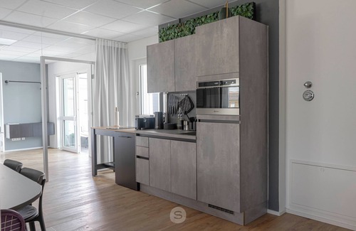 Mitte Apartment | Perfect city center location, 107 sqm, directly at the opera house in suite flair with balcony!