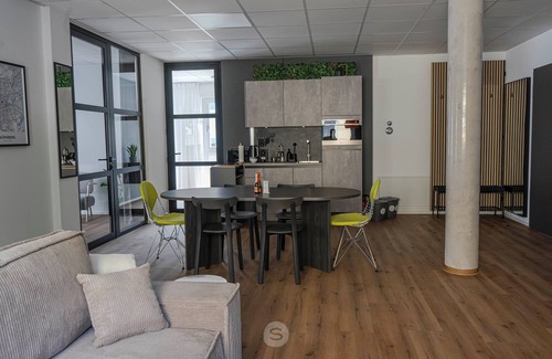 Altstadt - Sankt Lorenz Apartment | Perfect city center location, 107 sqm, directly at the opera house in suite flair with terrace