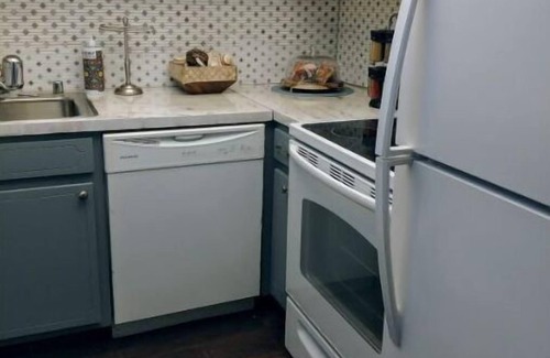 Mid America Condo | Perfect Couples Retreat