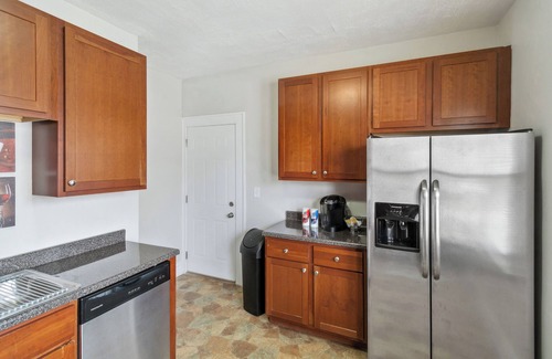 Waukegan Apartment | Perfect Cozy Family Home Getaway