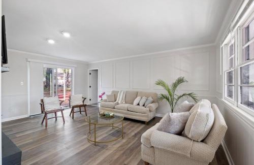 Garner House | Perfect cute home in Garner with firepit & king bed