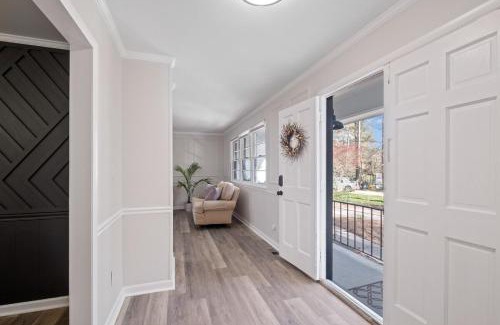 Garner House | Perfect cute home in Garner with firepit & king bed