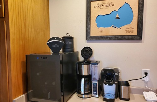 Weyauwega Cottage | Perfect family get-away with lake front property & sandy shores on White Lake