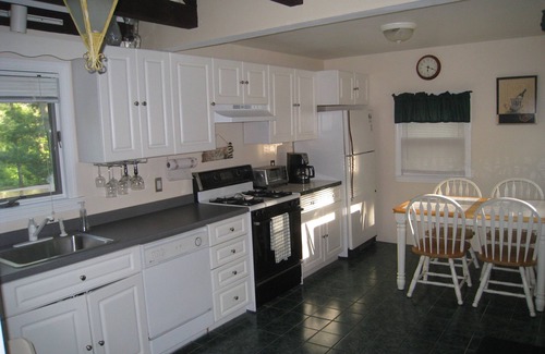 East Falmouth House | Perfect Family Getaway! 6-Person SPA, Near Freshwater Beach