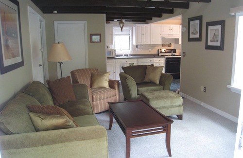 East Falmouth House | Perfect Family Getaway! 6-Person SPA, Near Freshwater Beach