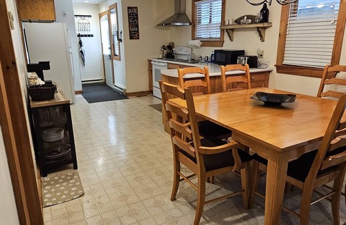 Chocorua House | Perfect Family Ski Trip Home Near King Pine and Cranmore – Cozy & Convenient