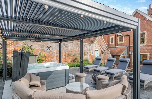 Bungay Cottage | Perfect for a celebration, special occasion, or a large family reunion.