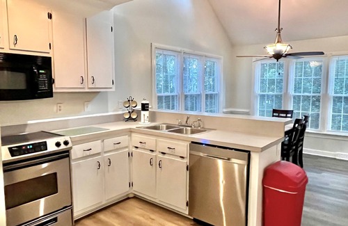 Midlothian House | Perfect for Extended Stays! Fenced Yard, Pets Welcome!
