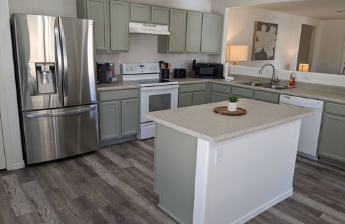 Surprise Farms House | Perfect for families/Heated pool! Pets welcome.