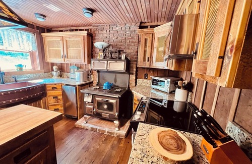 Topton Cabin | Perfect for Family Reunions and Corporate Groups or as a couples getaway