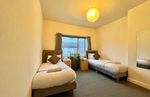 Coventry Apartment | Perfect for Work Trips & Families, Spacious 2BR, WiFi, Free Parking, Sleeps 5