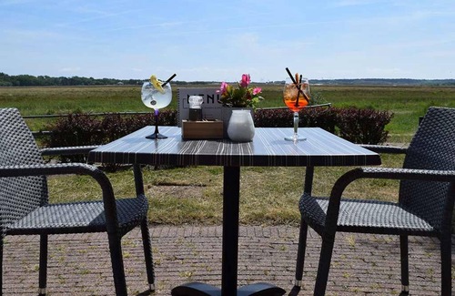 Nieuw-Haamstede Hotel | Perfect Haamstede Getaway | Group Haven near Burgh-Haamstede & Nature activities