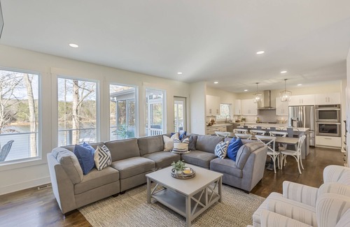 Seneca House | Perfect Lake Hartwell Getaway - Gorgeous Lake Views!