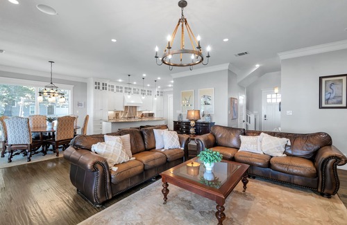 Enchanted Oaks House | Perfect Lake Retreat - Escape to Relaxation and Fun Lake Living