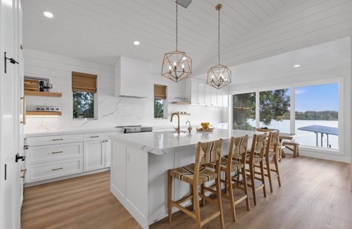 Marble Falls House | Perfect Lakehouse,open water, sunset,new dock.Kayaks.NEW POOL & HOT TUB!