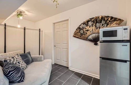 East Point Apartment | Perfect Layover w/Luxury Tub