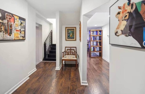 East Point Apartment | Perfect Layover w/Luxury Tub