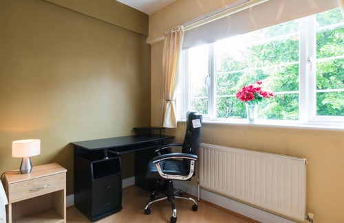 West Hampstead Apartment | Perfect Location, 4 mins to Tube! Light, Spacious & Comfortable - Sleeps 6!