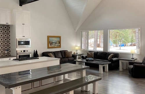 East Kootenay Cottage | Perfect Mountain Getaway