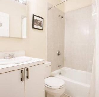 North End Apartment | Perfect North End Apt 2BR 2BA Laundry