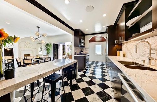 Melrose House | Perfect Oasis for You and Your Family!