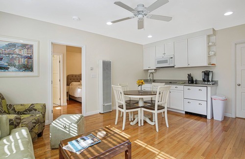 McLaughlin Cottage | Perfect One Bedroom in Culver City/Mar Vista