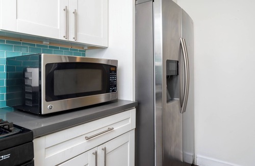 Oakland House | perfect place to stay in the bay. free parking on site