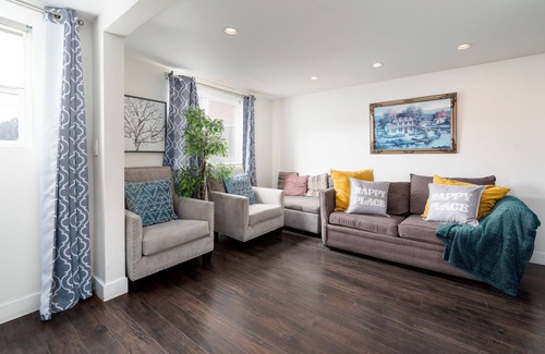 Oakland House | perfect place to stay in the bay. free parking on site
