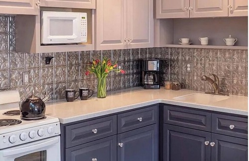 Salida Condo | Perfect Queen Suite in ❤️ of Salida at Palace Hotel - seasonal/monthly