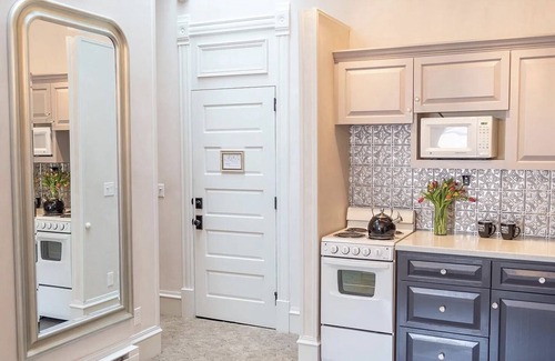 Salida Condo | Perfect Queen Suite in ❤️ of Salida at Palace Hotel - seasonal/monthly