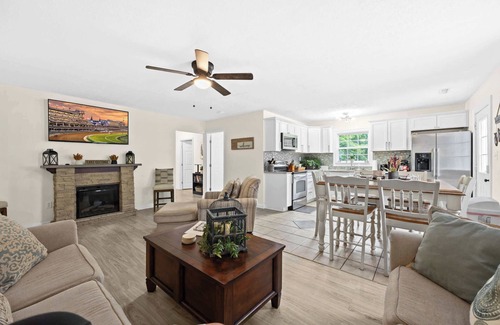 Falls of Rough House | Perfect Rough River Lake Stay! Fam & Pet Friendly!