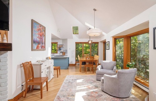 Grantham House | Perfect ski getaway Mountain retreat, sleeps 11; 4 bed, 3 ba; Free EV charger