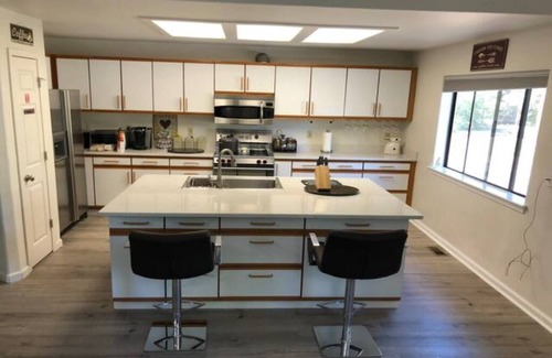 Tahoe Island House | Perfect Vacation Home (Sleeps 6)