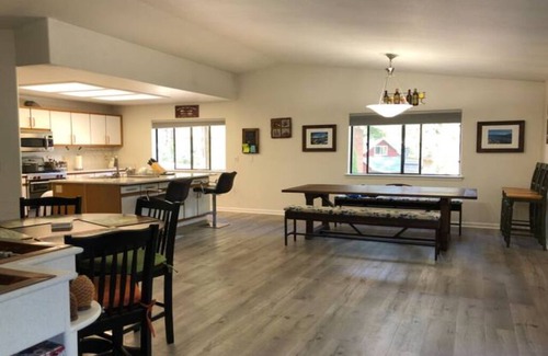 Tahoe Island House | Perfect Vacation Home (Sleeps 6)