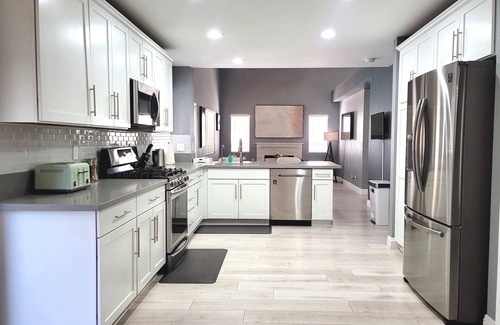 Green Valley House | Perfect Vegas Oasis with Gorgeous Yard/Spa and Pool, Remote Working & Vacation