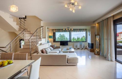 Haniotis Villa | Perfect view Villa Deny with 6 bedrooms and heated pool