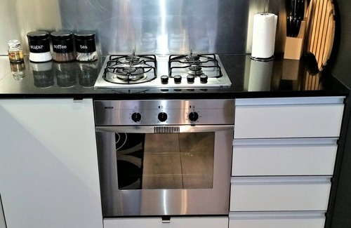 Melbourne Central Business District Apartment | Perfectly located in the heart of the Melbourne CBD