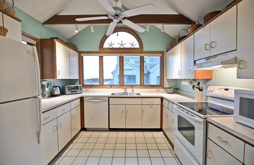 Fenwick Island House | Perfectly Located 3-bed townhouse end unit near Fenwick Island Beach! Wifi Available, Pool, Close to the Beach and restaurants!