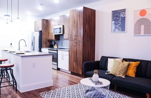 Home Park Apartment | Perfectly located Midtown oasis with king suite !
