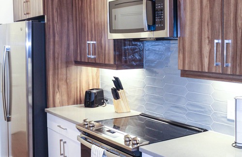 Home Park Apartment | Perfectly located Midtown oasis with king suite !