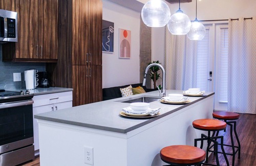 Home Park Apartment | Perfectly located Midtown oasis with king suite !