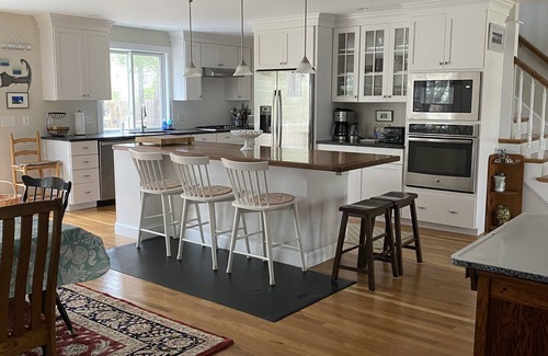 Chatham House | Perfectly located, with central AC. 3BR, sleeps 6-8