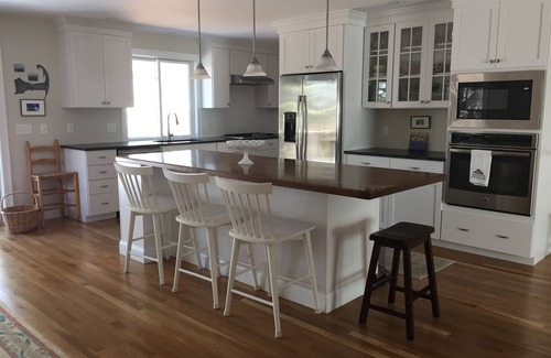 Chatham House | Perfectly located, with central AC. 3BR, sleeps 6-8