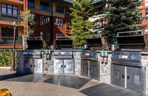 Stateline Villa | Perfectly nestled in the renowned Heavenly Village at the heart of S Lake Tahoe