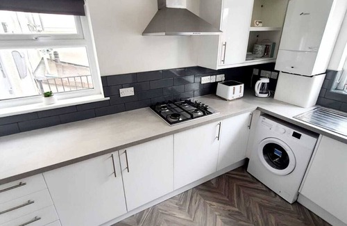 Horfield Apartment | Perfectly Situated 2 Bedroom En-suite Maisonette in the Heart of Gloucester Road