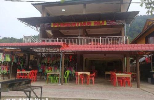 Kampung Pasir Hantu Hotel | Perhentian MJ Fisherman Village