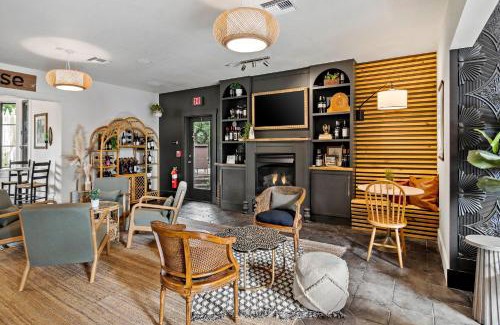 Black Mountain Hotel | Peri Social House